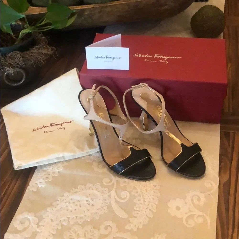 💲⬇️Salvatore Ferragamo T-Strap Monroe Sandals
